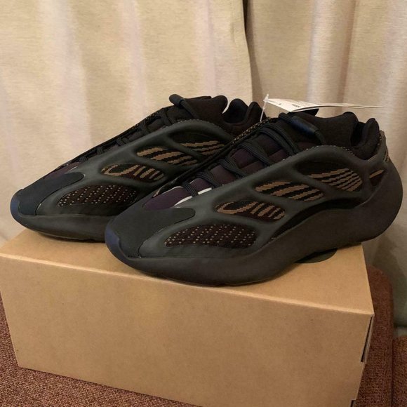 Adidas yeezy 700 V3